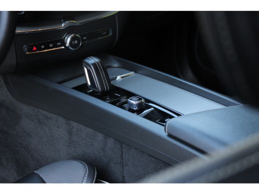 Volvo  XC60 Volvo 2.0 T6 Plug-in hybrid AWD R-Design | Harman/Kardon | 360 Camera | Panoramadak | Memory ActivLease financial lease