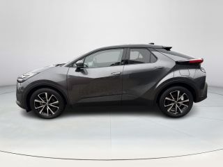 Toyota C-HR 1.8 Hybrid 140 First Edition **NAVIGATIE/ STUUR- EN STOELVERWARMING/ ELEK. ACHTERKLEP/ DODEHOEKDE...