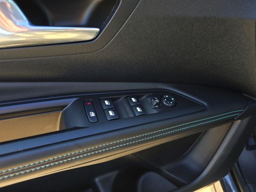 Peugeot 3008 1.2 PureTech Active - 130 Pk - Euro 6 - Navi - ParkeerCamera ActivLease financial lease