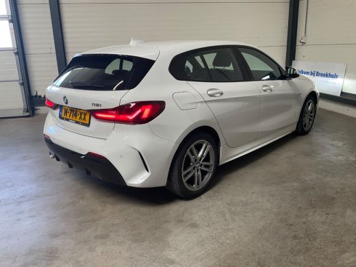 BMW 1-serie 118i Business Edition | Led | Climate Control | Parkeersensoren | Navigatie | Apple Carplay & And... ActivLease financial lease