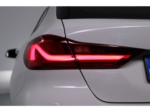 BMW 1 Serie 118i Business Edition M-Sport | Led | Climate Control | Parkeersensoren | Navigatie | Apple Carpl... ActivLease financial lease