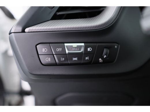 BMW 1 Serie 118i Business Edition M-Sport | Led | Climate Control | Parkeersensoren | Navigatie | Apple Carpl... ActivLease financial lease