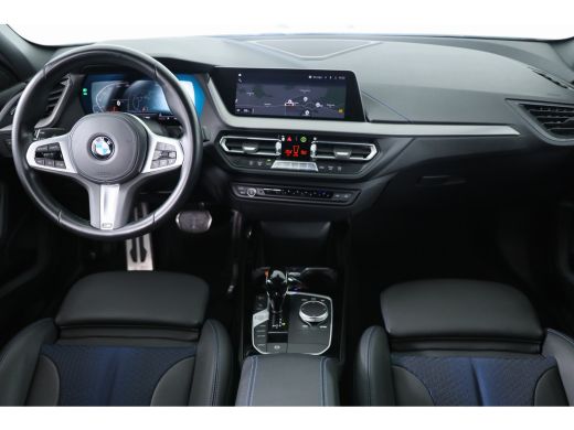BMW 1 Serie 118i Business Edition M-Sport | Led | Climate Control | Parkeersensoren | Navigatie | Apple Carpl... ActivLease financial lease