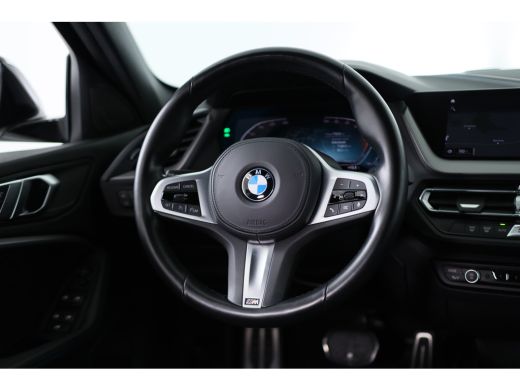 BMW 1 Serie 118i Business Edition M-Sport | Led | Climate Control | Parkeersensoren | Navigatie | Apple Carpl... ActivLease financial lease