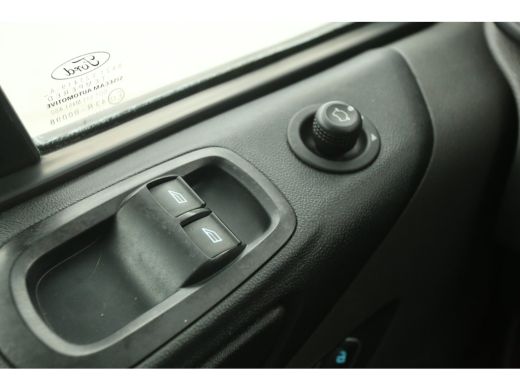 Ford Transit Custom 2.0 TDCI L1H1 Airco Cruise Navigatie PDC 3 Persoons Stoelverw. LED Trekhaak ActivLease financial lease