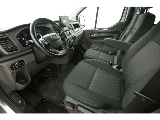 Ford Transit Custom 2.0 TDCI L2H1 Dubbele Cabine 6 Persoons Airco Cruise Camera Carplay Navigatie PDC LED Trekhaak ActivLease financial lease