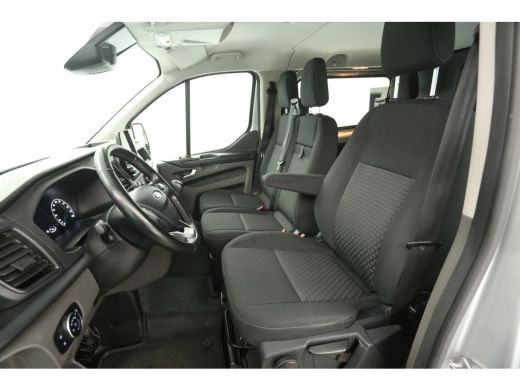 Ford Transit Custom 2.0 TDCI L2H1 Dubbele Cabine 6 Persoons Airco Cruise Camera Carplay Navigatie PDC LED Trekhaak ActivLease financial lease