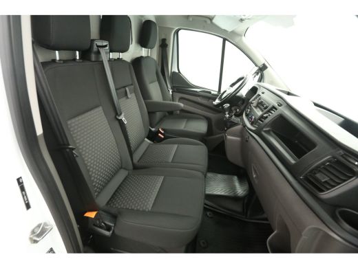 Ford Transit Custom 280 2.0 TDCI L1H1 Limited Airco Camera Cruise Navigatie 3 Persoons PDC LED Stoelverw. Trekhaak ActivLease financial lease