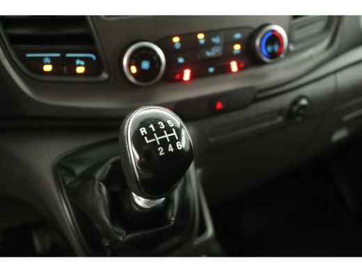 Ford Transit Custom 280 2.0 TDCI L1H1 Limited Airco Camera Cruise Navigatie 3 Persoons PDC LED Stoelverw. Trekhaak ActivLease financial lease