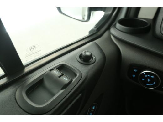 Ford Transit Custom 280 2.0 TDCI L1H1 Limited Airco Camera Cruise Navigatie 3 Persoons PDC LED Stoelverw. Trekhaak ActivLease financial lease