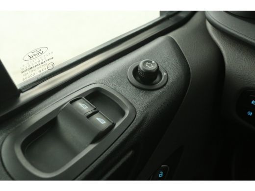 Ford Transit Custom 280 2.0 TDCI L1H1 Limited Airco Cruise Navigatie PDC 3 Persoons Stoelverw. LED Trekhaak ActivLease financial lease