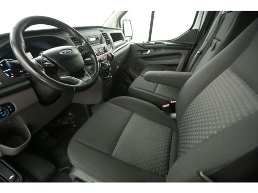 Ford Transit Custom 280 2.0 TDCI L1H1 Limited Airco Cruise Navigatie PDC 3 Persoons Stoelverw. LED Trekhaak ActivLease financial lease