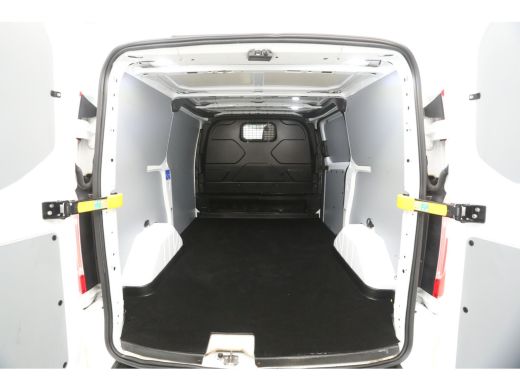 Ford Transit Custom 280 2.0 TDCI L1H1 Limited Airco Cruise Navigatie PDC 3 Persoons Stoelverw. LED Trekhaak ActivLease financial lease