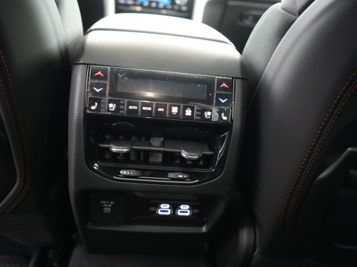 Jeep Grand Cherokee Jeep Summit Reserve | 10'' digitaal cluster | 10.1'' infotainment met navigatie en Uconnect | 21'... ActivLease financial lease