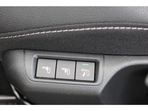 Opel CORSA-E Ultimate 50 kWh / Navigatie / Alcantara / PDC V+A / Matrix LED / stuur -en stoelverwarming / Draa... ActivLease financial lease