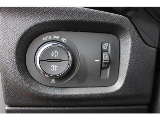 Opel CORSA-E Ultimate 50 kWh / Navigatie / Alcantara / PDC V+A / Matrix LED / stuur -en stoelverwarming / Draa... ActivLease financial lease