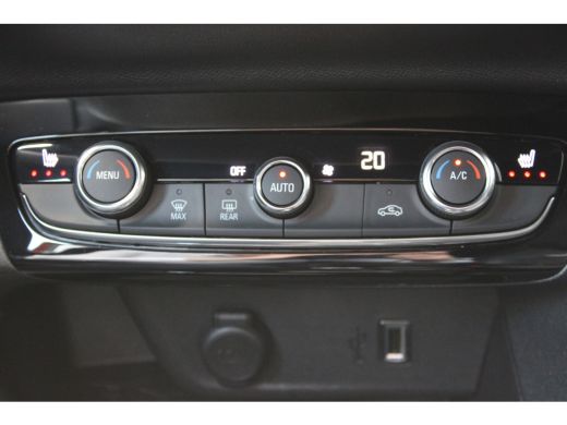 Opel CORSA-E Ultimate 50 kWh / Navigatie / Alcantara / PDC V+A / Matrix LED / stuur -en stoelverwarming / Draa... ActivLease financial lease