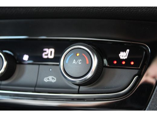 Opel CORSA-E Ultimate 50 kWh / Navigatie / Alcantara / PDC V+A / Matrix LED / stuur -en stoelverwarming / Draa... ActivLease financial lease