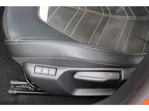 Opel CORSA-E Ultimate 50 kWh / Navigatie / Alcantara / PDC V+A / Matrix LED / stuur -en stoelverwarming / Draa... ActivLease financial lease