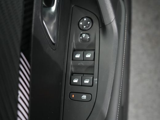 Peugeot 2008 1.2 PureTech 100 Allure | Achteruitrijcamera | Armsteun voor | Cruise control ActivLease financial lease