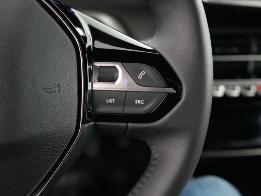 Peugeot 2008 1.2 PureTech 100 Allure | Achteruitrijcamera | Armsteun voor | Cruise control ActivLease financial lease
