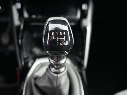 Peugeot 2008 1.2 PureTech 100 Allure | Achteruitrijcamera | Armsteun voor | Cruise control ActivLease financial lease