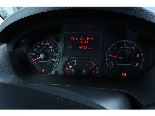 Peugeot Boxer 330 2.2 BlueHDi 140 L1H1 Premium | Cruise Control | Trekhaak | Camera | Navigatie | Airco | Imper... ActivLease financial lease