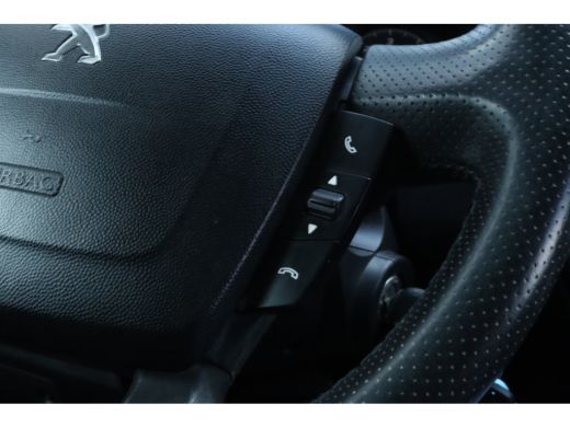 Peugeot Boxer 330 2.2 BlueHDi 140 L1H1 Premium | Cruise Control | Trekhaak | Camera | Navigatie | Airco | Imper... ActivLease financial lease