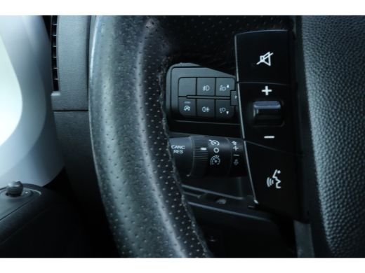 Peugeot Boxer 330 2.2 BlueHDi 140 L1H1 Premium | Cruise Control | Trekhaak | Camera | Navigatie | Airco | Imper... ActivLease financial lease