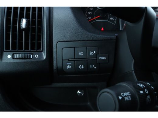 Peugeot Boxer 330 2.2 BlueHDi 140 L1H1 Premium | Cruise Control | Trekhaak | Camera | Navigatie | Airco | Imper... ActivLease financial lease