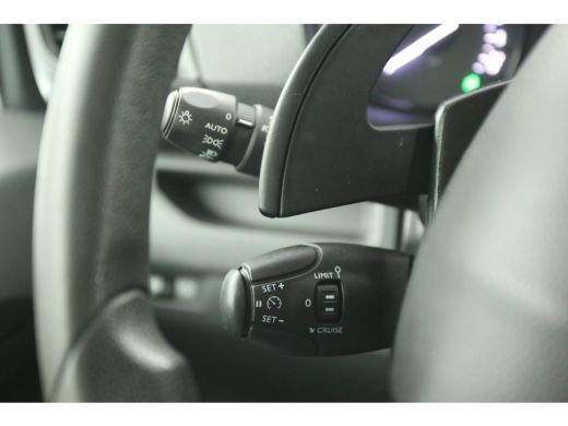 Peugeot Expert 2.0 BlueHDI L3H1 177PK Automaat Airco Cruise 360Camera Carplay 3 Persoons PDC 17''LMV LED Trekhaak ActivLease financial lease