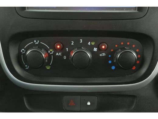 Renault Trafic 1.6 dCi T27 L1H1 Airco Cruise Navigatie Parkeersensoren 17"LMV Elektrpakket Trekhaak ActivLease financial lease