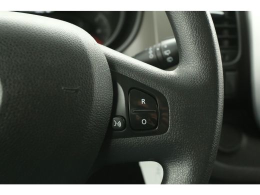 Renault Trafic 1.6 dCi T27 L1H1 Airco Cruise Navigatie Parkeersensoren 17"LMV Elektrpakket Trekhaak ActivLease financial lease