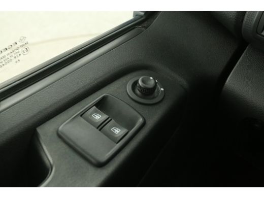 Renault Trafic 2.0 dCi T29 L2H1 Airco Cruise Navigatie Parkeersensoren Elektrpakket ActivLease financial lease