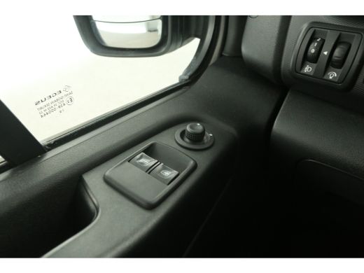 Renault Trafic 2.0 dCi T29 L2H1 Dubbele Cabine 6 Persoons Airco Cruise Navi PDC 16"LMV Elektrpakket Trekhaak ActivLease financial lease