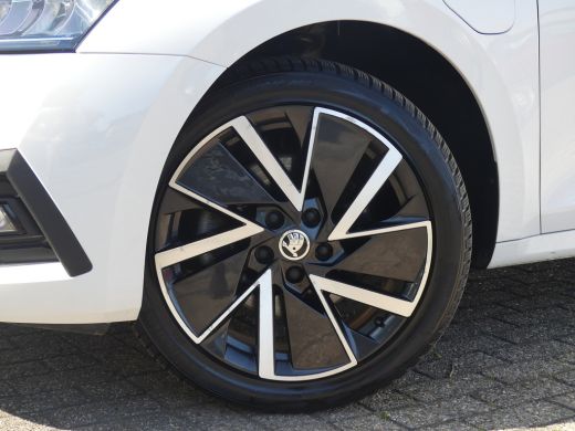 Skoda Octavia Combi 1.4 TSI iV PHEV 204PK Business Edition | NAVI | ELEKTRISCHE ACHTERKLEP | PARKEERSENSOREN | ActivLease financial lease