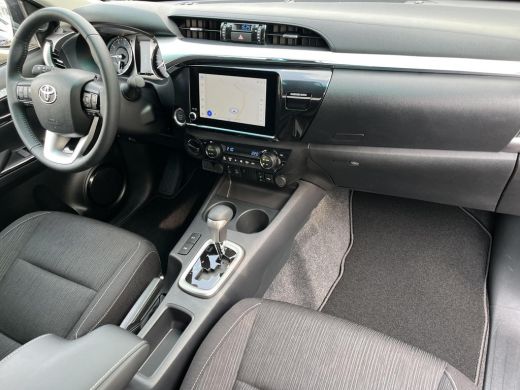 Toyota Hilux 2.4 D-4D Xtra Cab Professional | Trekhaak | Navigatie | Parkeersensoren | Licht metalen velgen | ActivLease financial lease