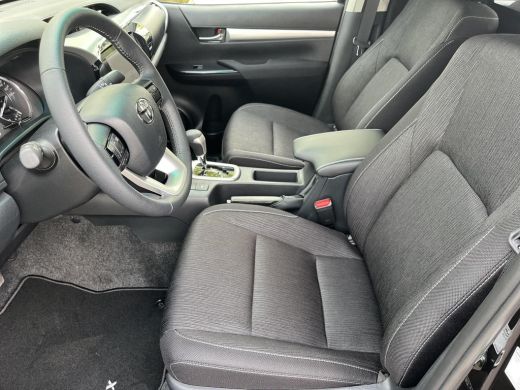 Toyota Hilux 2.4 D-4D Xtra Cab Professional | Trekhaak | Navigatie | Parkeersensoren | Licht metalen velgen | ActivLease financial lease