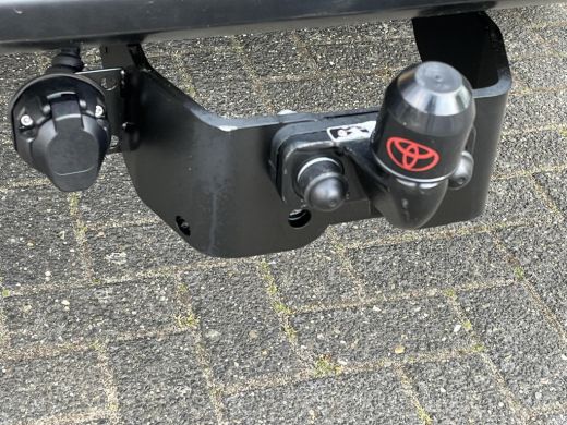 Toyota Hilux 2.4 D-4D Xtra Cab Professional | Trekhaak | Navigatie | Parkeersensoren | Licht metalen velgen | ActivLease financial lease