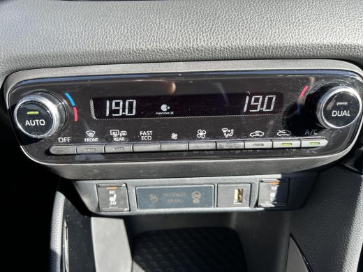 Toyota Yaris 1.5 Hybrid Executive ActivLease financial lease