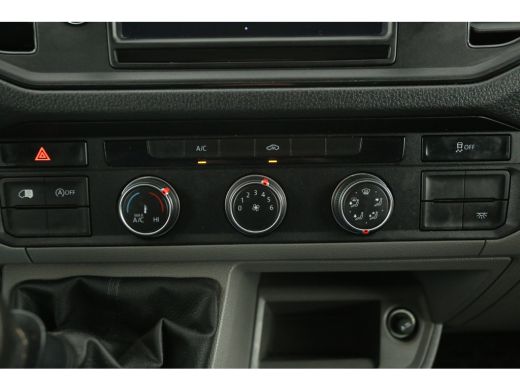 Volkswagen Crafter 30 2.0 TDI L3H2 140PK Airco Camera Cruise Carplay Trekhaak 3 Persoons Elektrpakket ActivLease financial lease