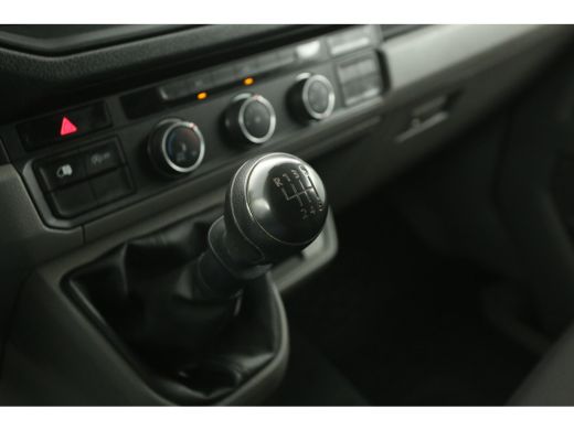 Volkswagen Crafter 30 2.0 TDI L3H2 140PK Airco Camera Cruise Carplay Trekhaak 3 Persoons Elektrpakket ActivLease financial lease