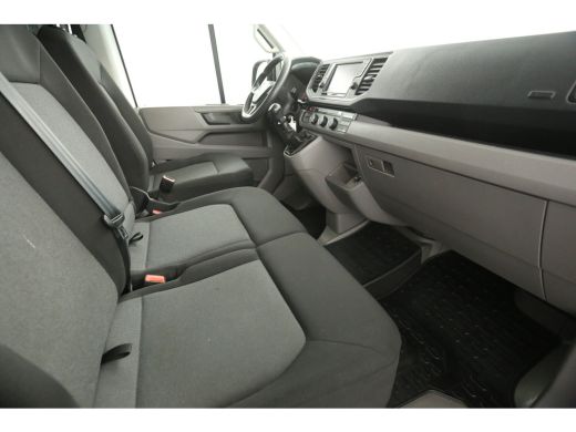 Volkswagen Crafter 30 2.0 TDI L3H2 140PK Airco Camera Cruise Carplay Trekhaak 3 Persoons Elektrpakket ActivLease financial lease