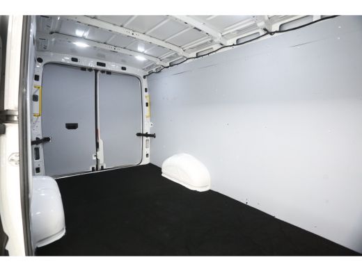 Volkswagen Crafter 30 2.0 TDI L3H2 140PK Airco Camera Cruise Carplay Trekhaak 3 Persoons Elektrpakket ActivLease financial lease