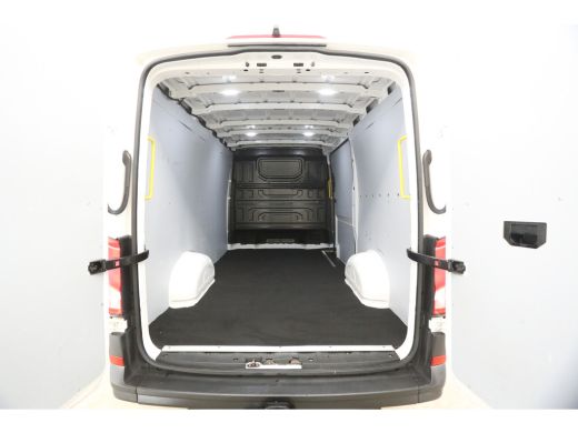 Volkswagen Crafter 30 2.0 TDI L3H2 140PK Airco Camera Cruise Carplay Trekhaak 3 Persoons Elektrpakket ActivLease financial lease