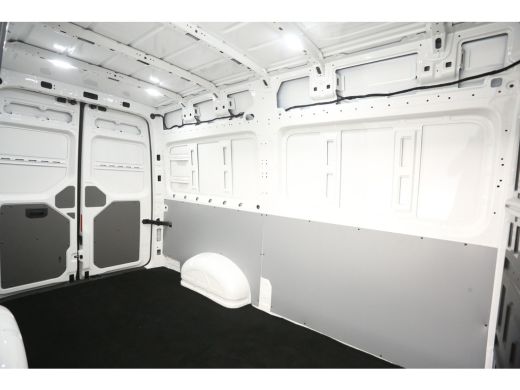 Volkswagen Crafter 35 2.0 TDI L3H3 | BPM VRIJ | 141PK Airco LED Camera Carplay Cruise Navigatie PDC 3 Persoons Elekt... ActivLease financial lease