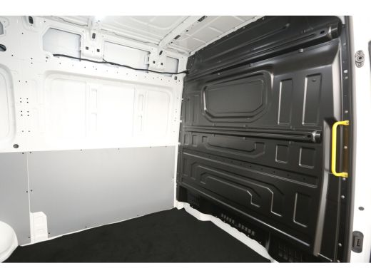 Volkswagen Crafter 35 2.0 TDI L3H3 | BPM VRIJ | 141PK Airco LED Camera Carplay Cruise Navigatie PDC 3 Persoons Elekt... ActivLease financial lease