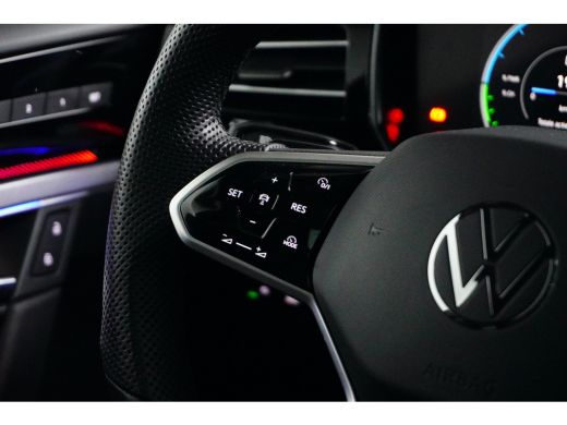 Volkswagen Touareg 3.0 TSi eHybrid 462PK 4MOTION R | LUCHTVERING | TREKHAAK | PANORAMADAK ActivLease financial lease