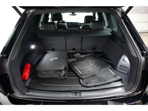 Volkswagen Touareg 3.0 TSi eHybrid 462PK 4MOTION R | LUCHTVERING | TREKHAAK | PANORAMADAK ActivLease financial lease