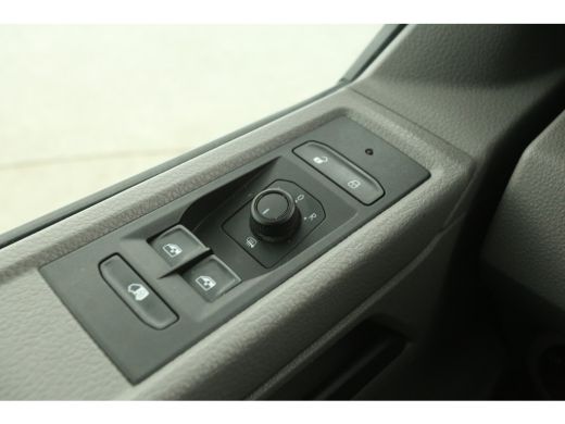 Volkswagen Transporter 2.0 TDI L1H1 140PK Airco Camera Carplay Cruise 2xSchuifdeur 3 Persoons Elektrpakket Achterklep ActivLease financial lease